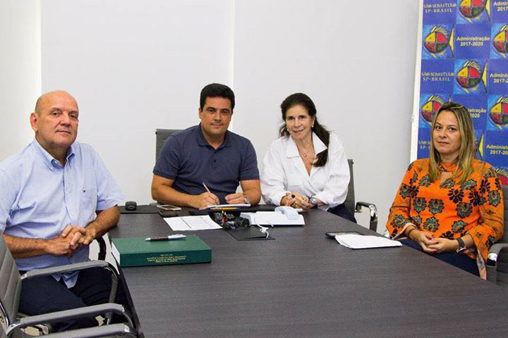 Prefeito Felipe Augusto assina termo de co-gestão da APA Baleia/Sahy entre Prefeitura de São Sebastião e ICC